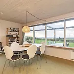 Beachfront Family Retreat - By Traum Næs