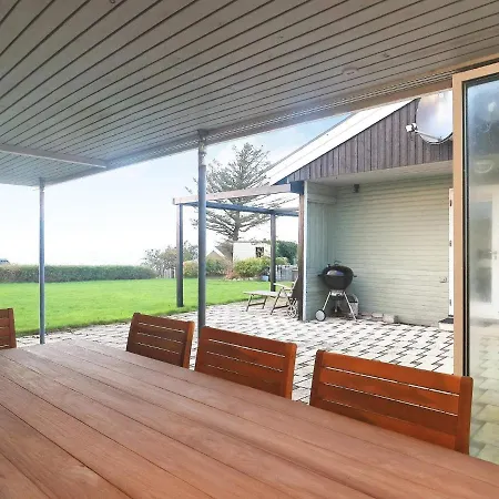 Beachfront Family Retreat - By Traum Casa vacanze Næs