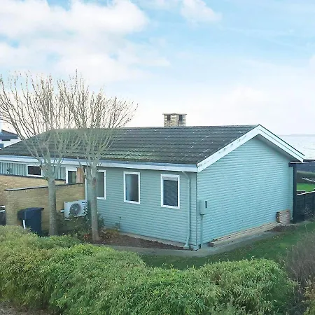Beachfront Family Retreat Casa de Férias *