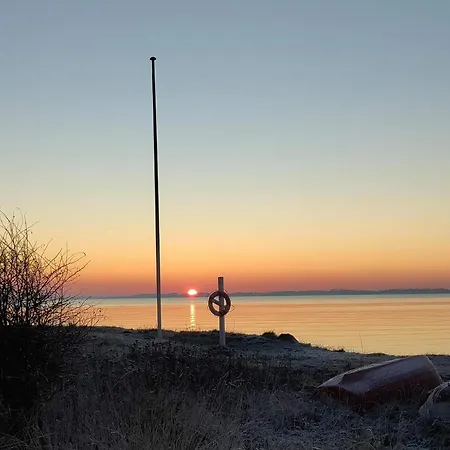 Beachfront Family Retreat - By Traum Næs