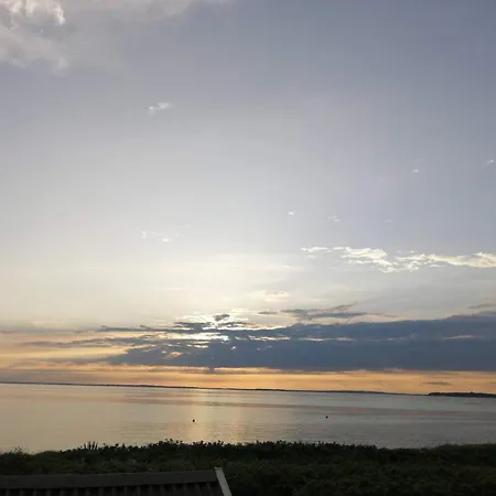 Beachfront Family Retreat - By Traum Feriehus