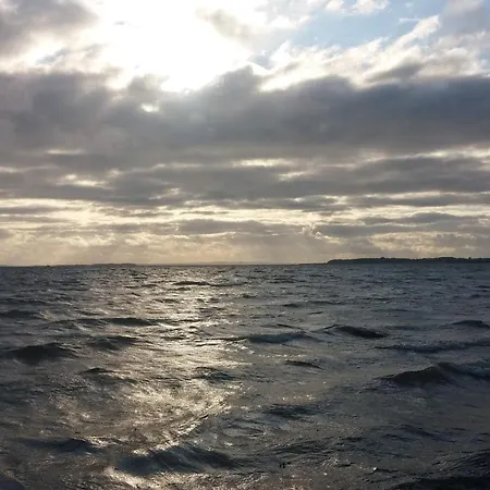 Beachfront Family Retreat - By Traum Feriehus