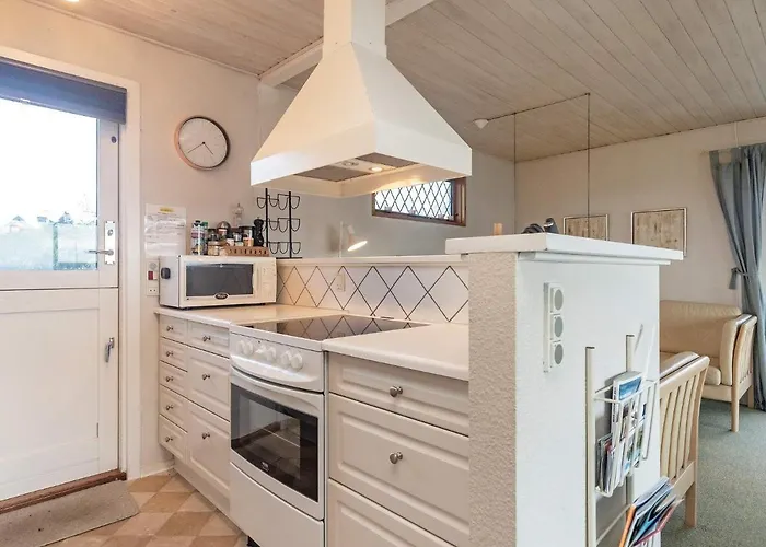 Beachfront Family Retreat - By Traum Nyaraló