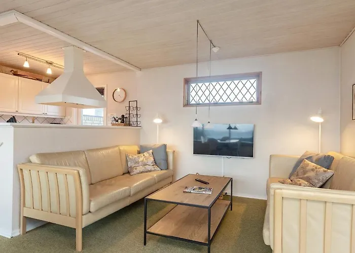 Beachfront Family Retreat - By Traum Nyaraló