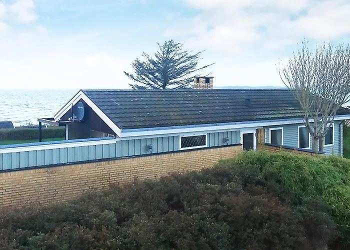 Nyaraló Beachfront Family Retreat - By Traum Næs