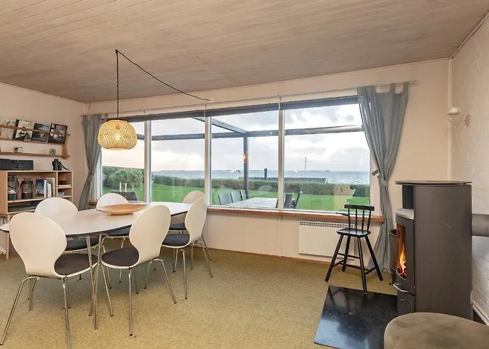 Nyaraló Beachfront Family Retreat - By Traum