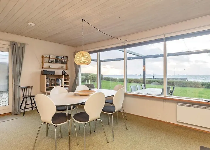 Beachfront Family Retreat - By Traum Næs