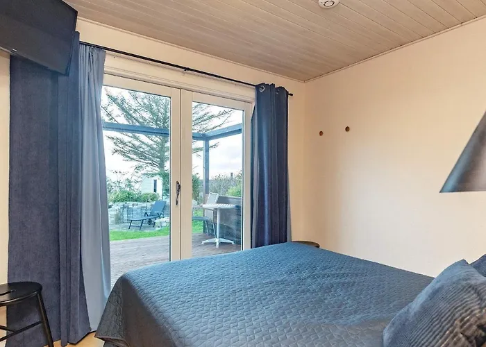 Beachfront Family Retreat - By Traum Næs