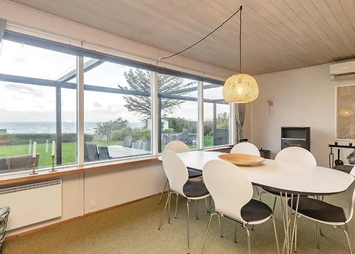 Nyaraló Beachfront Family Retreat - By Traum *