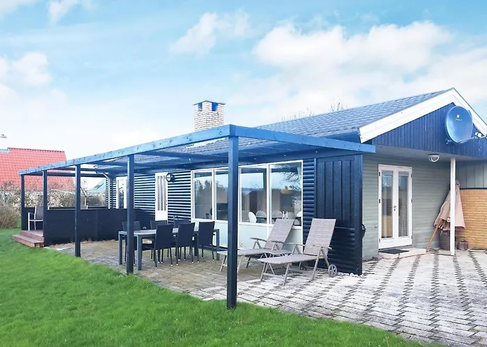 Beachfront Family Retreat - By Traum Nyaraló